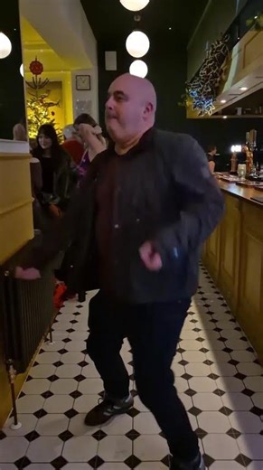 Весела пісенька.Хлопці всі жінок нервують.Позитив