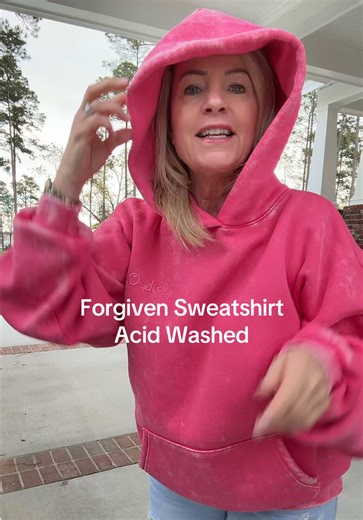 Inspirational comfy sweatshirt! #snowwashed #glokingdom #hiddenzipperedpocket #oversizedsoftness #hoodysweatshirt
