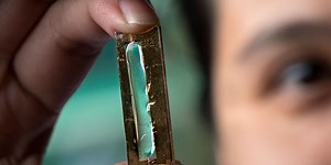 Plexiglass Gel Boosts Nanowire Battery Lifespan