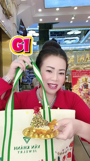 Gà đẻ trứng vàng 💫 chỉ với giá 4.3.9K ✨ tặng kèm cho mấy chế túi xách Noel xinh xỉu luôn #tiemvangvankhanh