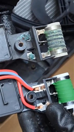 [Mini Cooper S R53] Replacing the resistance of the radiator fan #diy #mechanics #project #mini