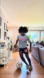 Fast feet on the ball. #girlssoccer #soccertiktok #striker #soccerskills #soccer