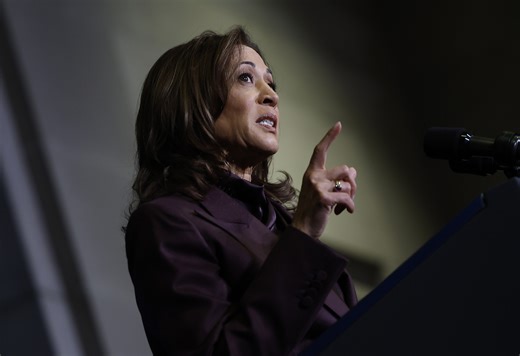 Kamala Harris Messes Up Pledge of Allegiance