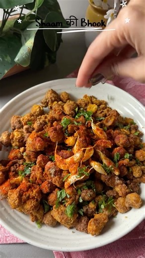 Nirali Choksi | Home Chef on Instagram: "Shaam Ki bhook Chana Koliwada Ingredients: Kabuli chana(boiled) - 1 cup Red chilli powder - 1 tsp Haldi - 1 tsp Coriander powder - 1 tbsp Jeera powder - 1 tsp Black pepper - 1 tsp Chaat masala - 1 tsp Garlic - 1 tbsp Ginger green chillies - 1 tbsp Mustard oil - 2 tbsp Gram flour - 1/2 cup Rice flour - 1/4 cup Oil - For frying Recipe: 1. In a bowl add oil and add all the spices. Mix everything well. 2. Coat the chana and add the flour. 3. Deep fry the chan