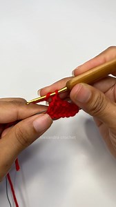 400K views · 8.9K reactions | Increíble lo hermosa que se ve esta flor navideña tejida en crochet paso a paso | Alexandra crochet | Facebook