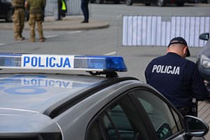 Obrzucił posterunek policji koktajlami Mołotowa. Usłyszał zarzuty