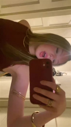 Video's van SUUS HEUVEL (@suus_heuvel) met YUH - nttp3rsn_