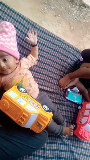 सर जो देर तक सोता है भाई इंसान है सुबह से तो मुर्गियां उड़ती है