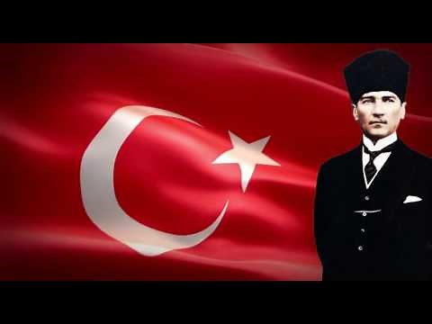 Dalgalanan Bayrak ve Atatürk