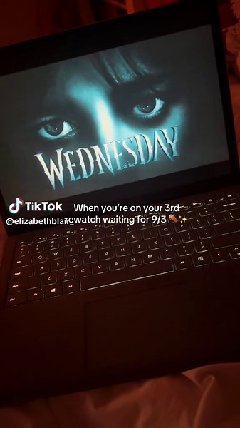 I am so obsessed with this cast - & I can’t WAIT for lady GU-GAH ✨🕯️🪦 . . . #fyp #foryou #foryoupage #netflix #wednesday