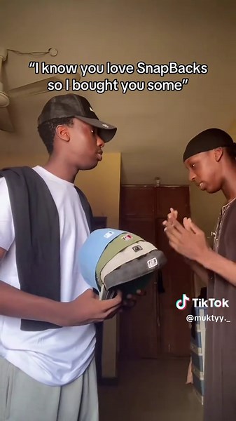 Understanding Snapback Hats vs Fitted Caps