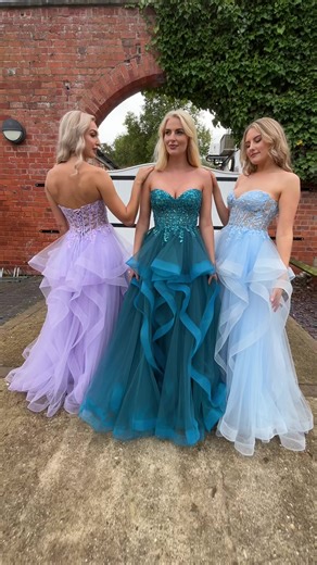 Swirl, twirl and shimmy your way up the red carpet at Prom 2026 🤩 #prom2026 #hankerchiefdress #layerspromdress #poofypromdress #promshop