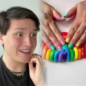 Si tú o tu alma gemela hacen caer algo, el otro lo recibirá 😱 #amigos #pov #fypシ゚viral #foryoupage