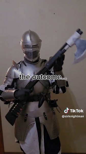 Closer Look at 8's Weapon in Knight Cosplay