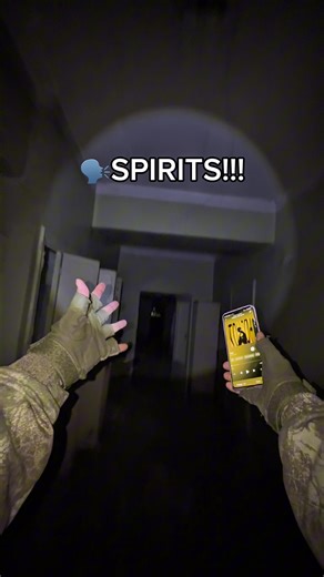 Слушаю музыку в заброшенной психиатрической больнице с привидениями 👻 @тгк: hollyflameboy красавчик бро крутая песня 🔥