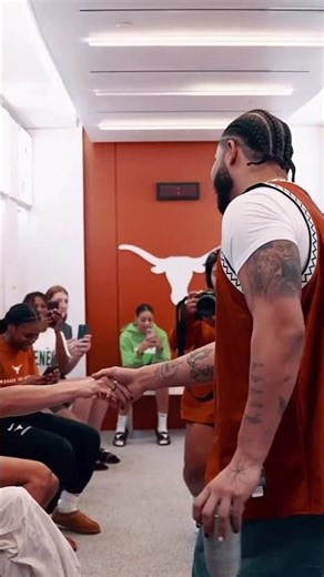 Drake surprises Texas WBB 🤯🦉 #shorts