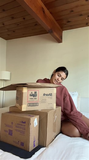 A mini pr haul as I got them all delievered at the same time so figured I’d open them on camera. Thank you to all the brands 😚😚😚😚