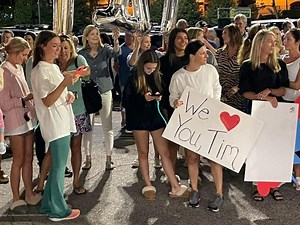 'He's legendary': Over $26,000 raised for Harris Teeter employee after emotional sendoff