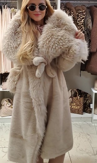 60K views · 1.1K reactions | 癩癩 | CHIC Monika Siaperas | Facebook