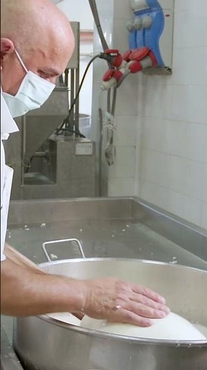How burrata #cheese is made. #food