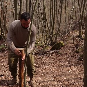 Camp bushcraft alone.for survival in the wild woods, a warm wood shelter is essential. | Adventures Bushcraft