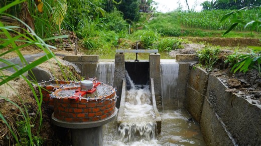 Blocking The Water Flow To Build Mini Hydroelectricity