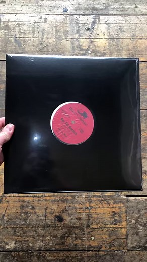 DAVE LEE - Disco Combine 002 (Que Tal America) - Dave Lee has tackled the legendary Brazilian disco cut 'Que Tal America' by Two Man Sound, originally released back '78.. Dave subtly adds new breakdowns, live percussion and even some additional vocals to give his version extra pizzazz, whilst making the most of the insistent flowing groove that made this a sure fire floor filler. On the flip things get more more echo heavy, whilst the sharp jazzy musicianship shines through. There was never an i