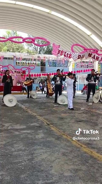 Videos de la reina de las quesadillas (@chelocorona3) con “sonido original - la reina de las quesadillas”