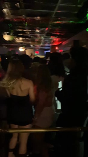 Manhattan's NY Deli & Pub RIGHT NOW | Gee Hicks