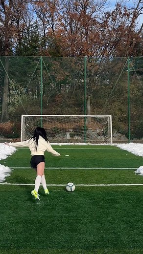 𝙁𝙤𝙤𝙩𝙗𝙖𝙡𝙡 🇰🇷 on Instagram: "Goal post"