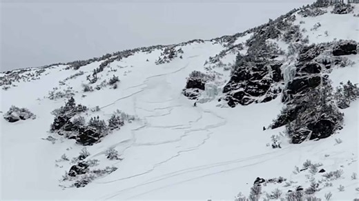 Tuckerman Ravine Skier Narrowly Escapes Slab Avalanche