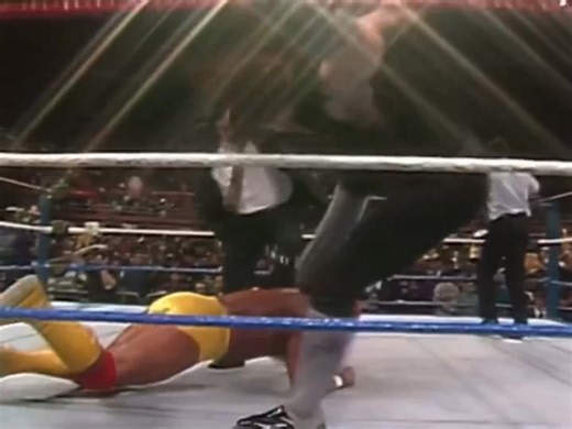 ‘91, WWF champ the Undertaker defended against the Hulkster in a rematch from the controversial Survivor Series. The excitement and drama of this match is in the eyes of this hot San Antonio crowd! The Deadman is still pretty green as a performer but zombie-‘Taker is one of the best ever! Enjoy ☝🏻 #fblifestyle | The Undertaker fan