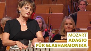 2.8M views · 10K reactions | Vor 230 Jahren, am 5. Dezember 1791, verstarb Wolfgang Amadeus Mozart. Schon als Kind war er von den himmlischen Klängen der Glasharmonika begeistert, doch erst kurz vor seinem Tod schrieb er sein erstes und einziges Solo-Werk für dieses Instrument. Christa Schönfeldinger hat das "Adagio für Glasharmonika" in der Kölner Philharmonie mit uns aufgeführt - unter der Leitung unseres "Artist in Residence" Jörg Widmann. | WDR Sinfonieorchester | Facebook