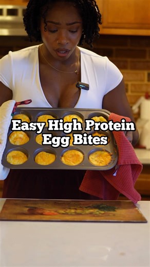 Victoria |Fit With Vic| Personal Trainer on Instagram: "We got food at home!!! 👩🏾‍🍳🍳 There are a lot of us that don’t know how to cook, or don’t like to cook orrrrrr seem to find the time! So welcome to my new miniseries “ We got food at home” I’ll be creating high protein fast and easy recipes to add to your lazy cook résumé!!! Let me know in the comments what type of food you’d like me to try next. Wearing @oneractive top: Unified Twist Front short sleeve crop pants: Rose Wood Joggers . . 