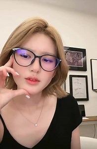 จ้าวลู่ซือ : "มีคนถามว่าฉันทำศัลยกรรมหรือเปล่า? ฉันไม่ได้ทำค่ะ แต่ถ้ามีคนบอกว่าฉันทำ ฉันดีใจนะ นั่นแปลว่าฉันดูสวยขึ้น และอีกอย่าง การทำศัลยกรรมมันผิดกฎหมายหรอ? บางคนยังหมกมุ่นกับเรื่องนี้อยู่เลย ถ้าในอนาคตฉันทำศัลยกรรม ฉันจะมาแชร์เคล็ดลับความงามให้ทุกคนฟังนะคะ" ชอบ mindset ชอบการตอบน้องลู่ซือมากกกกกกกก 🤍 cr. @wonwoncity | หนูรักเกาหลี