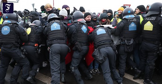 10.000 Menschen erwartet: AfD-Gegner protestieren gegen Bundesparteitag in Riesa