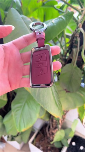 #public The key case provides perfect protection for the keys, shielding them from scratches and drops.