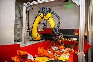 Vanderlande & AWL deliver robot technology to DHL
