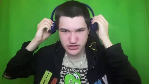 Did ‪@TheRealDarzii‬ CLICKBAIT Me With a FUNNY Vid?{How Despicable Me TRICKED a Generation}REACTION