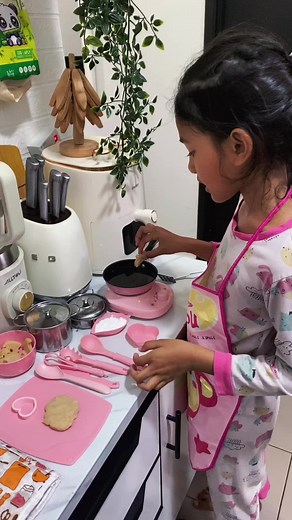 Set Masakan Mini untuk Sarapan Anak-Anak
