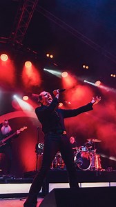 Palataan hetkeksi taannoisille @kainuunmusiikkijuhlat festareille Kajaaniin 🔥 Mukavaa viikonloppua kaikille 🖤 🎥: @tamminenphotography 🧑‍💻: @somegimma #finnishmusic #live #suomirock #yöyhtye #warnermusic | Yö-yhtye Official