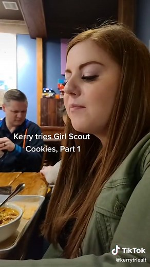 Kerry tries it, Girl Scout Cookie edition. Part 1. #wineme #winetour #wineinspires #girlscoutcookies #fyp