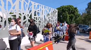 Transcurre con más agilidad el último día de vacunación contra Covid-19, en el Hospital para el Niño Poblano | Javier López Díaz