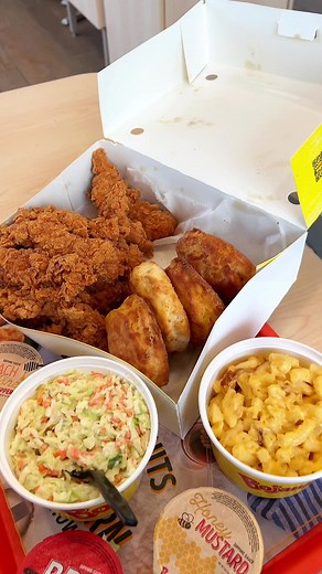 Bojangles has some great options for not only breakfast but also for lunch and dinner!! Their food is super affordable and is absolutely delicious! You can even buy their famous sweet tea by the half gallon so this is a great meal option for you and your family. I love that their chicken is so crispy and crunchy! I always get the coleslaw and the Mac and cheese as sides. One of the best parts is that they have some delicious sauces and my favorite is definitely the peach honey pepper sauce 🍑🍯 