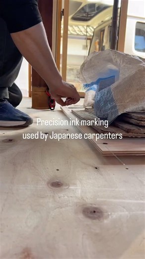 【Japanese carpenter at work】Precision ink markingused by Japanese carpenters