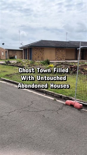Ghost Town of Abandoned Houses near Brisbane — Urbex Tour