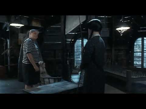 Addams Family Values - Guillotine Scene