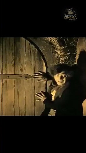 A horror scene from 1922 that's still scary 😨