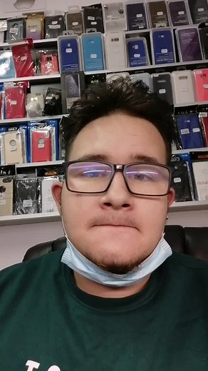 Exploring a Dell Laptop in a Tech Store Environment