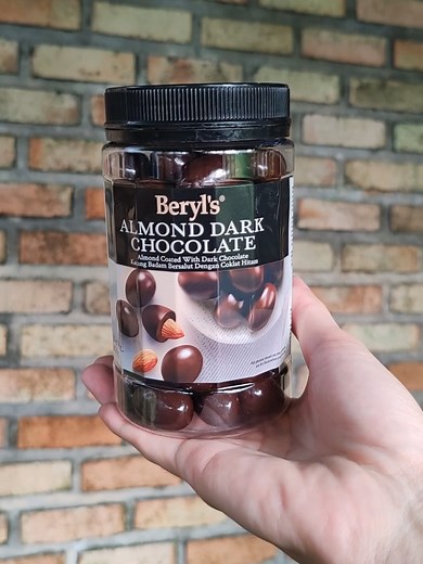 Unlock the gourmet experience with Beryl's Almond Coated with Chocolate - a palette of 6 exquisite flavors, where almonds meet the perfect chocolate embrace. Elevate your snacking to a whole new level! 🌰🍫✨ #BerylsElegance #ChocolateIndulgence #berylschocolate